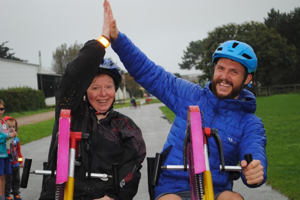 Cycling in tandem